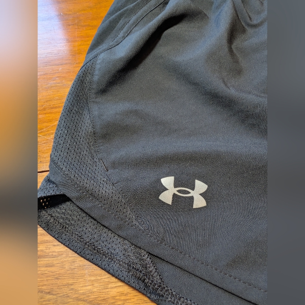 Under Armour Exercise Shorts - Picture 4 of 9